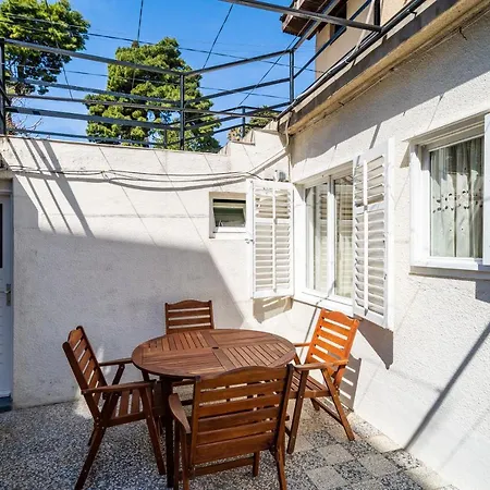 Apartamento With Terrace