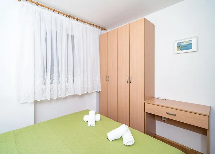 With Terrace דירה